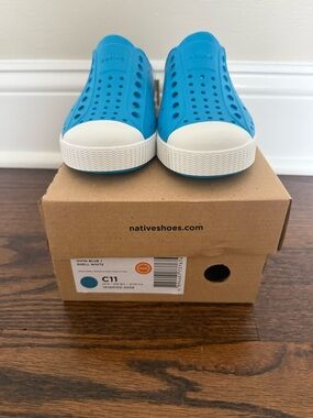 NWT Native Kids Slip-On Water Shoes in Vivid Blue and White